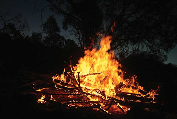 Imagen principal del artículo Fuego benéfico