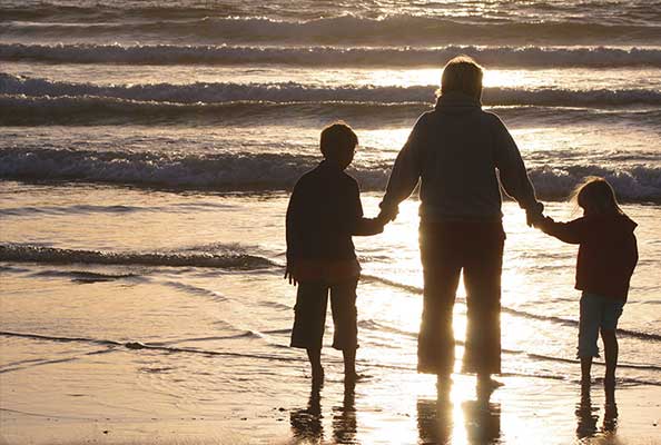 Imagen principal del artículo El estudio científico de la felicidad. Desde los genes hasta la sociedad