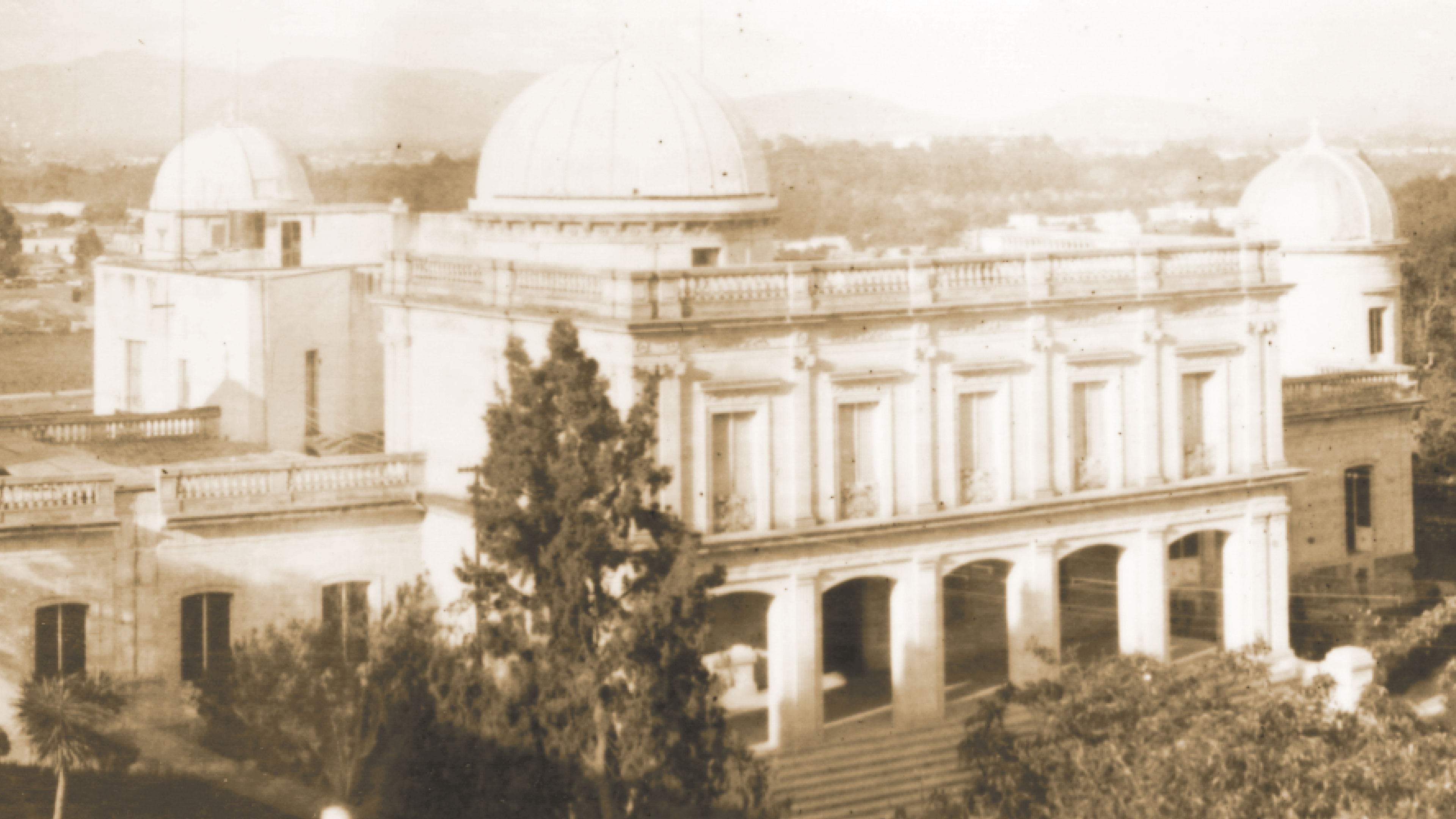 Tres instantes en la vida de un observatorio