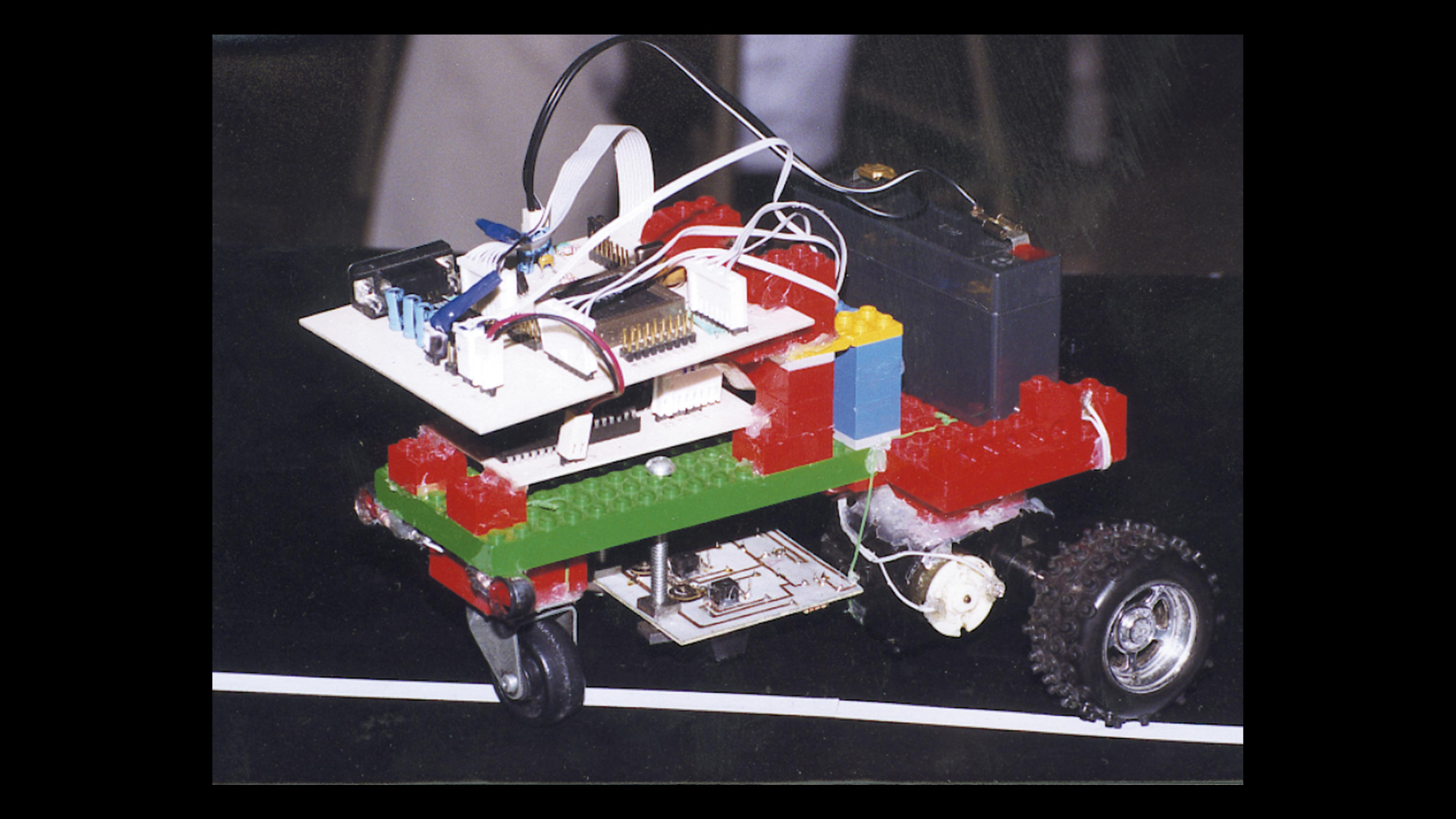 Concurso de robots móviles en Universum